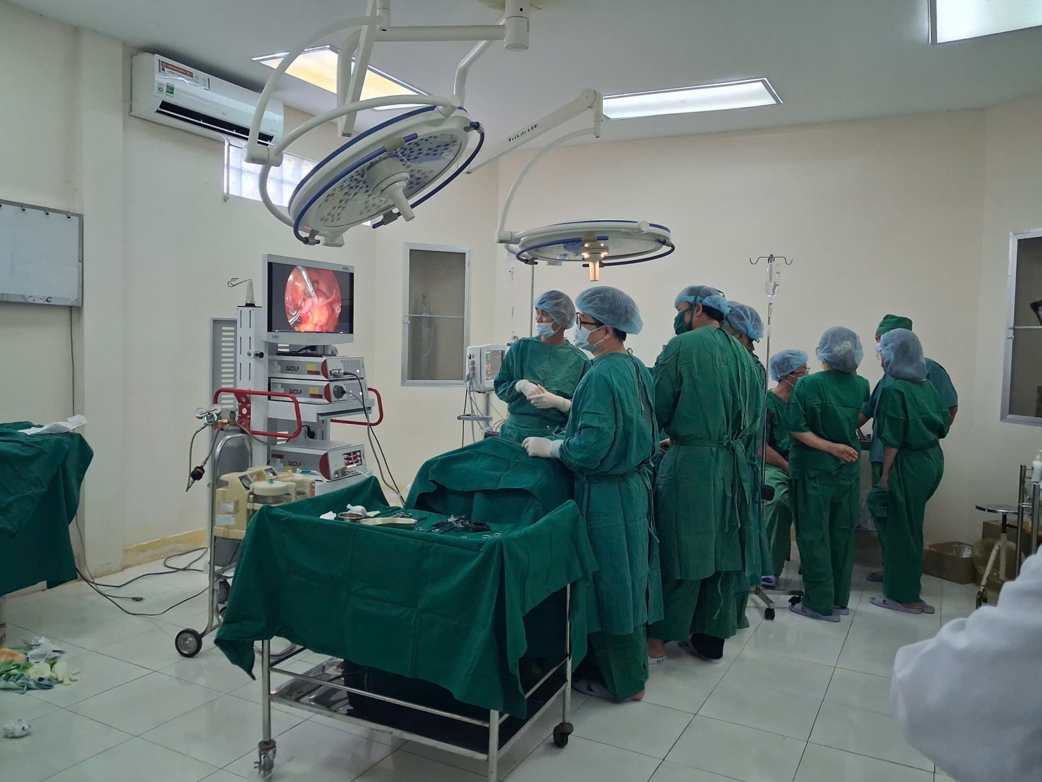 TRUNG TÂM Y TẾ PHÙ MỸ THỰC HIỆN PHẪU THUẬT NỘI SOI CẮT RUỘT THỪA, NÂNG CAO CHẤT LƯỢNG PHỤC VỤ NGƯỜI DÂN